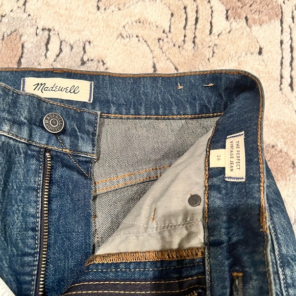 The Perfect Vintage Jean in Haight Wash - Picture 6 of 9